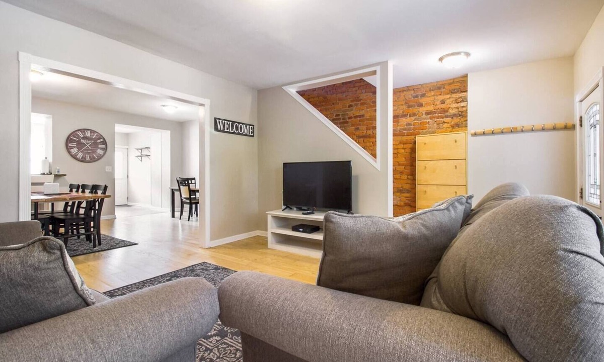 Trinidad Bed & Breakfast | Gray Place | Walk Score 90 | Sleeps 12