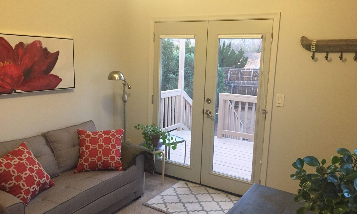 Cottonwood-Verde Village House | Guest suite - 2 private rooms - stargazer sundeck - ecofriendly - dog friendly