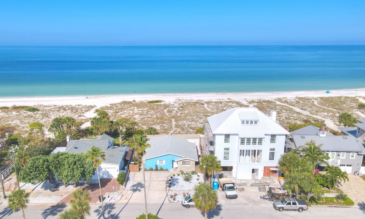 Bay Esplanade House | Gulf Breeze - Stunning 4BR beachfront home on North Clearwater Beach, perfect for family getaways.