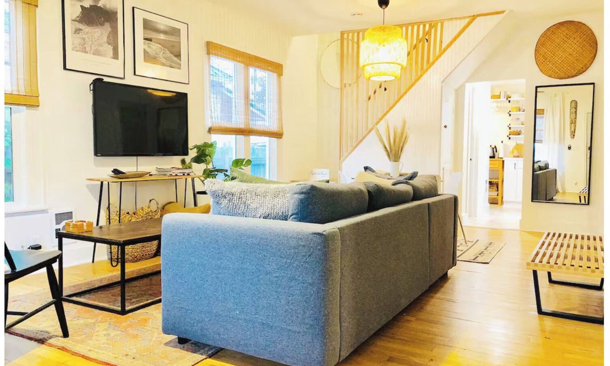 Hough House | Hip & Historic downtown Vancouver bungalow