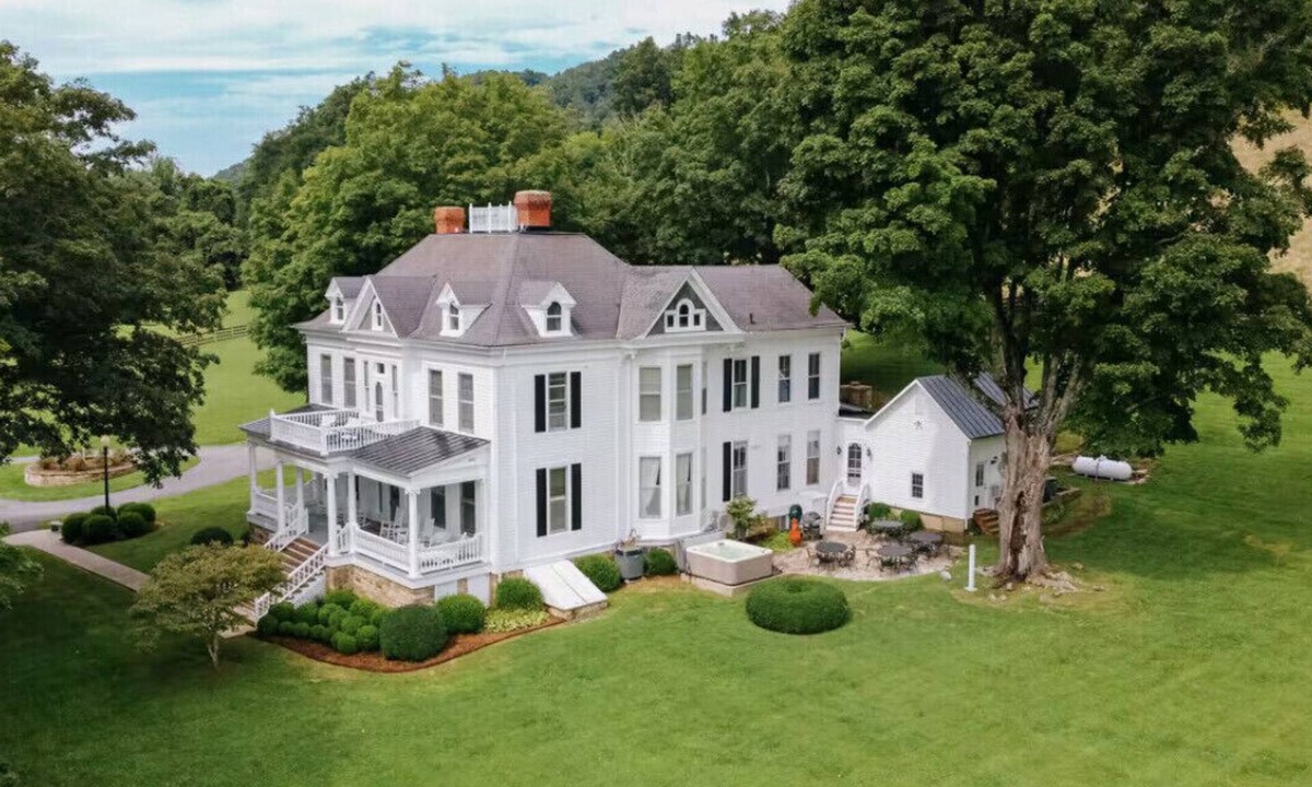 Hot Springs House | Historic Estate w/7 KING Suites, Hot Tub, Mountain Views