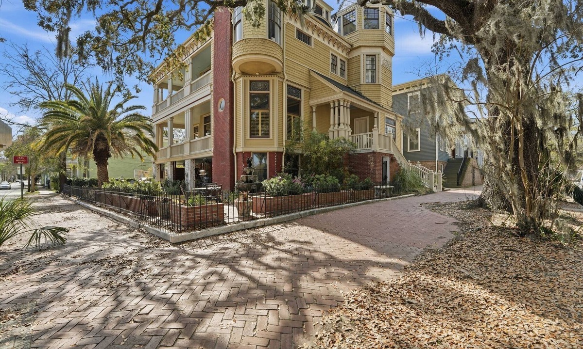 Historic Downtown Savannah House | Historic mansion, 2 blocks to Forsyth Park