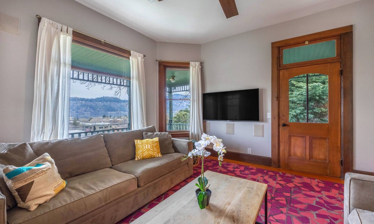 Hood River House | Historic Roe Parker - DT Hood River, 30+ Rental Views
