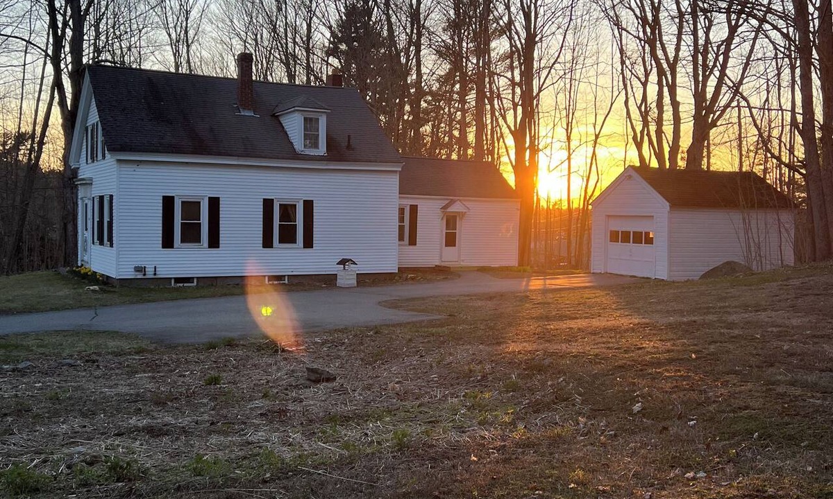 Holden House | Home Away from Home- Discover Comfort and Convenience in this 4 Bedroom Home