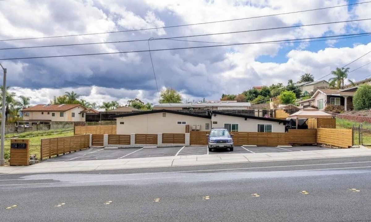 Bostonia House | House in El Cajon with AC + 75 inch TV for relaxing stays