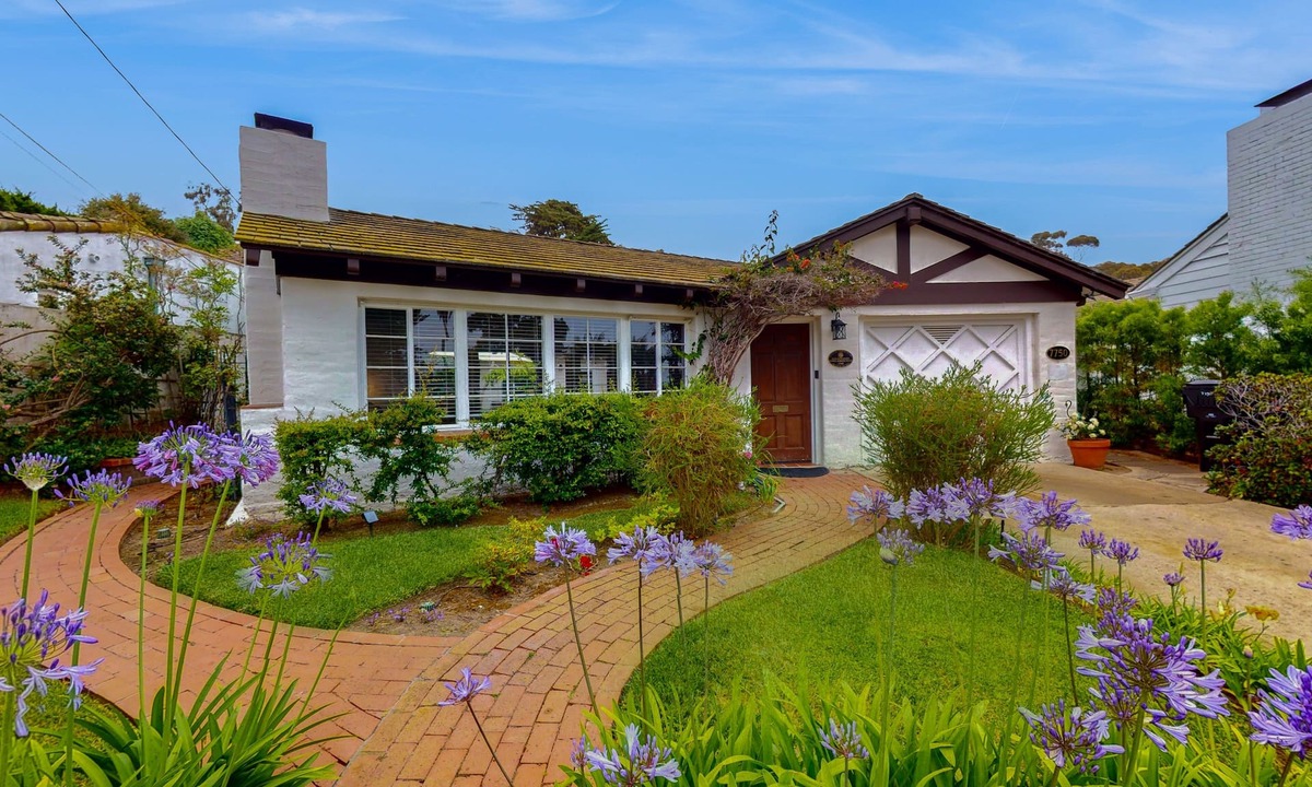 Country Club House | Iconic La Jolla Adobe Home | Private Hot Tub | Secluded Courtyard Firepit