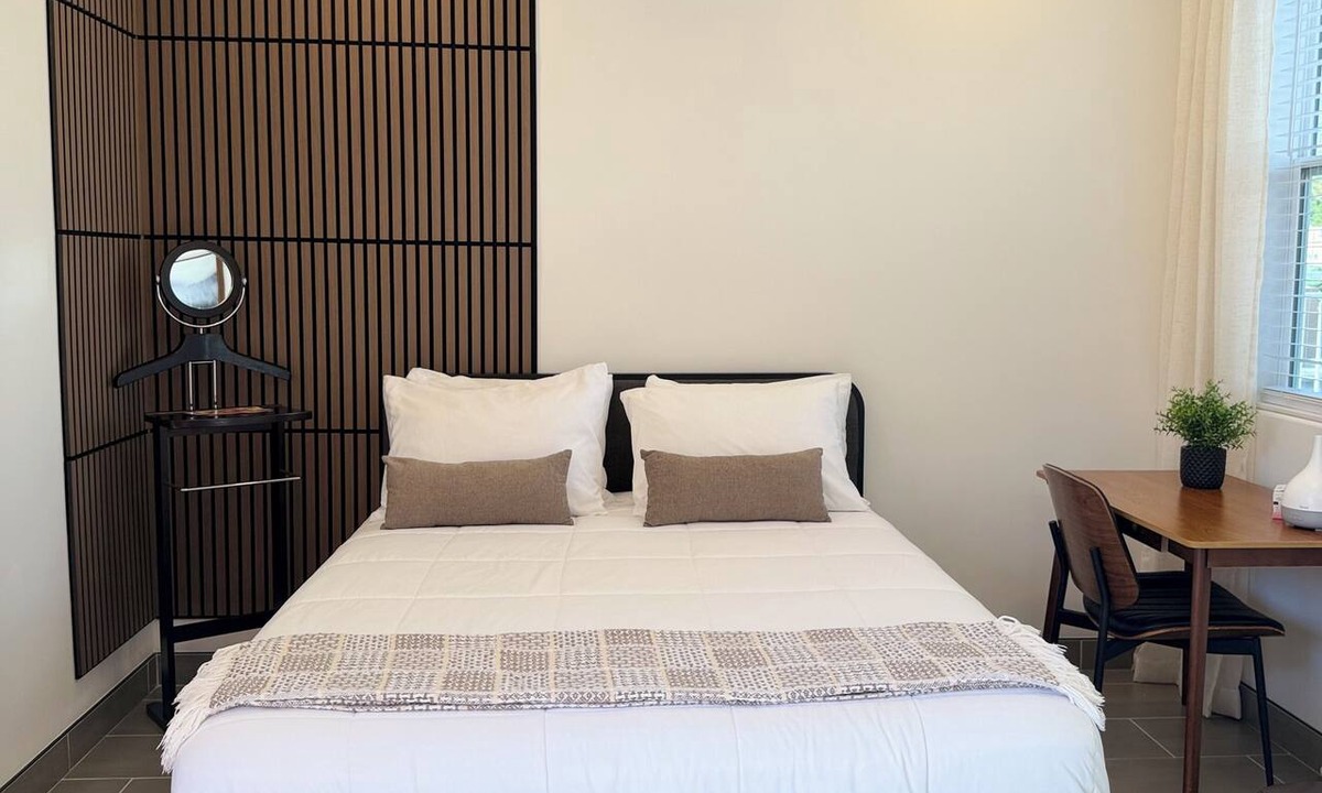 Uptown Apartment | In the heart of ABQ Uptown 3 minutes from Coronado Mall & Winrock Town Center