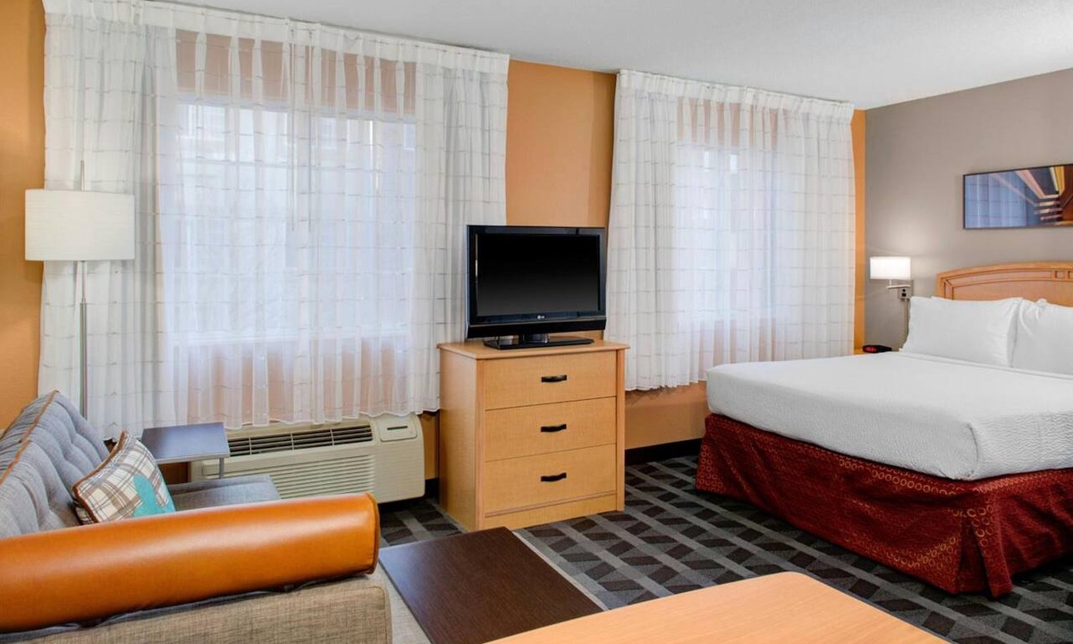 Greenwich Hotel | Inviting Room w/ Full Kitchen Near Twin Peaks - 2 miles – Ideal for Families