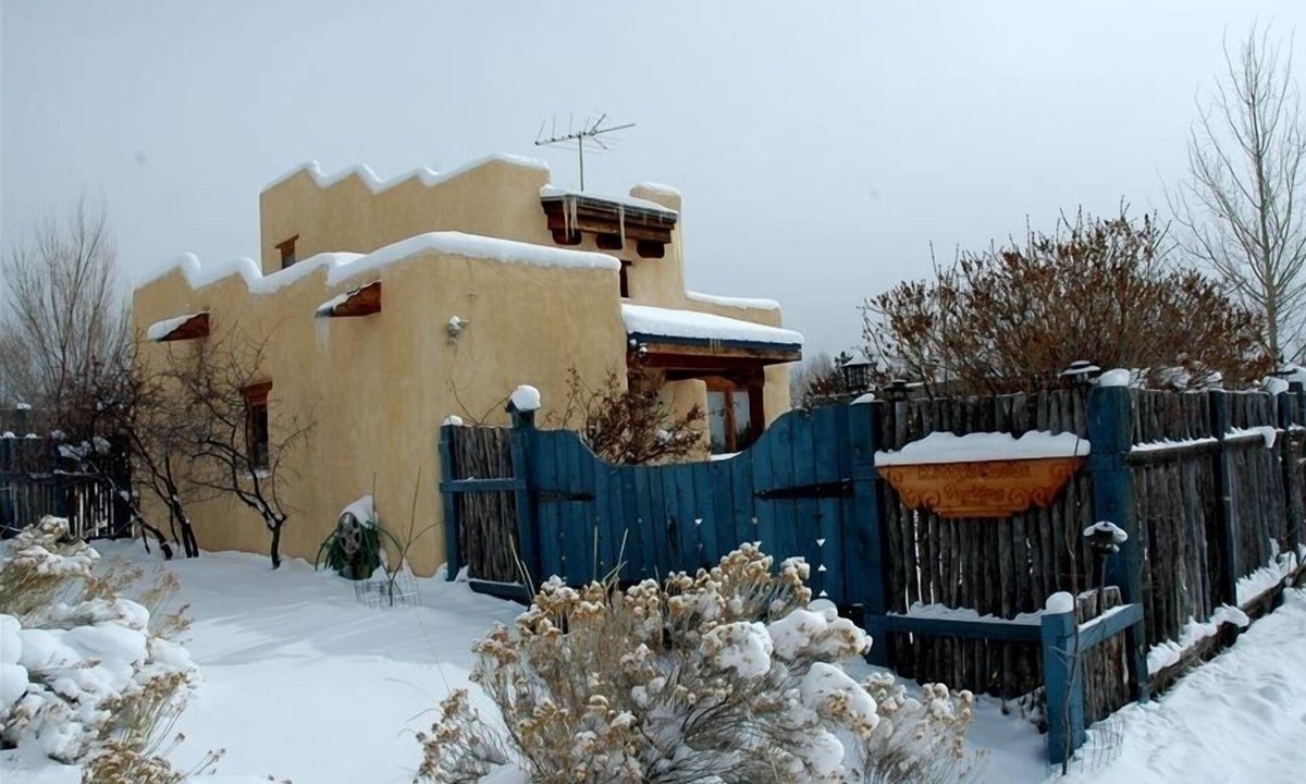 Arroyo Seco House | Kitty's Casita ~ Private romantic escape for 2 & pet! Your best Holiday spot!