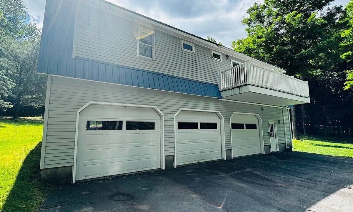 Palmyra House | Lakeside Haven on Whites Pond