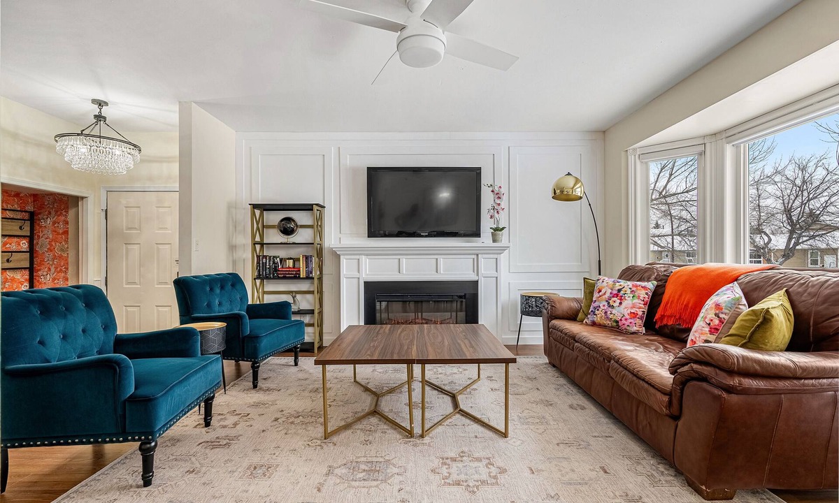 Southeast Calgary House | Large 4-level Split, 6 Bedrooms, 16 Beds, Nespresso, Near Fish Creek!