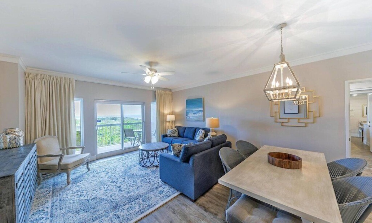 Sandestin Condo | Large Heated Pool + Hot Tub! Private Beach Access!