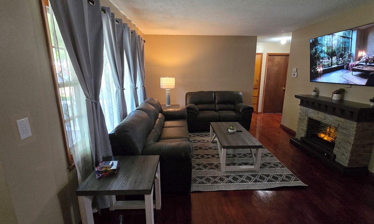 Wichita House | Lights on Watson II in awesome Wichita with cool AC and comfort for work/leisure