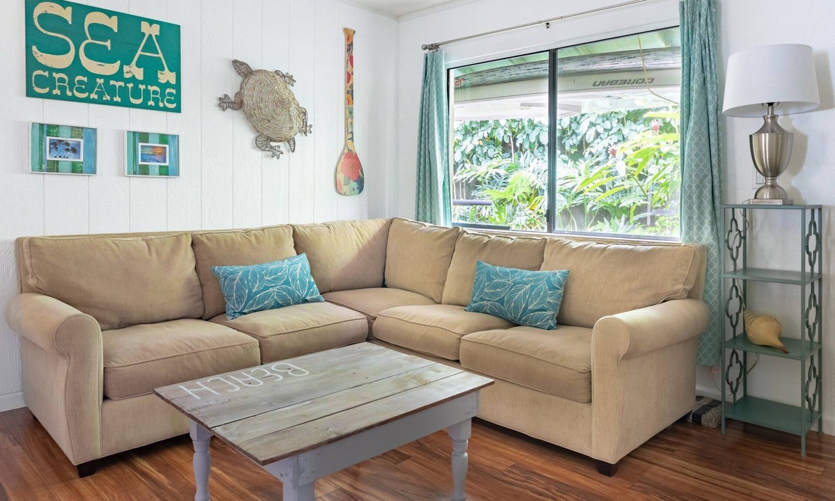 Pauwela House | Live Like a North Shore Local~Walk To Coffee/Store, near Road to Hana, Haleakala