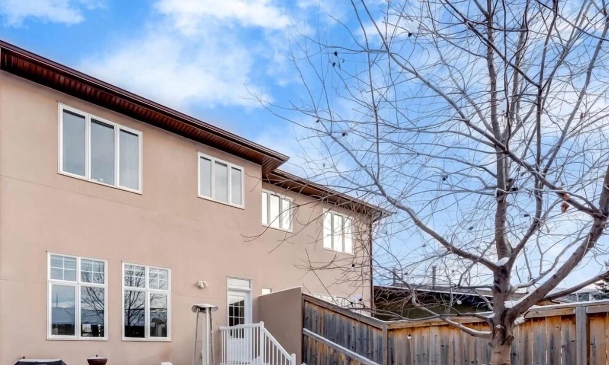 Montgomery Apartment | Lovely 2 BR Suite |Near Foothills Hospital & UofC