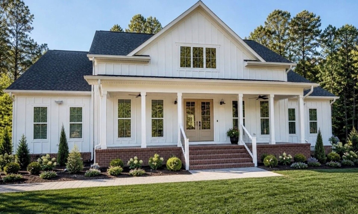 Berkeley House | Luxurious getaway with access to pool! Pets are welcome!