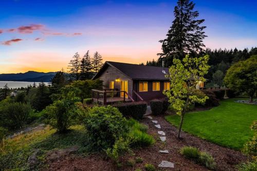Stevenson House | Luxurious home with breathtaking views of the Columbia River