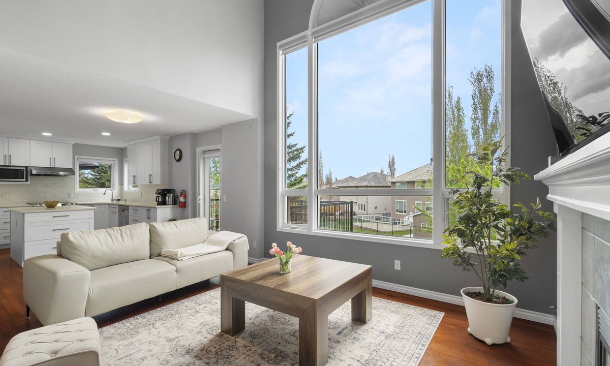 Panorama Hills House | Luxury 4BR | 8 Guests, AC, Garage, Near YYC&Banff