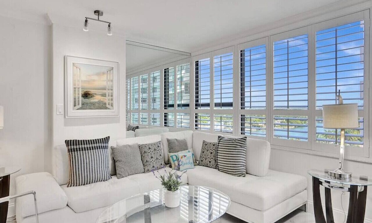 Mid Beach Apartment | Luxury Beachfront Condo/Beach Service/1418