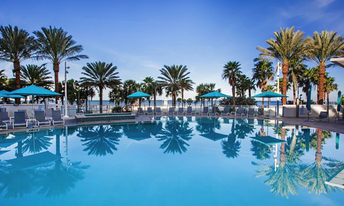 Clearwater Beach Resort | Luxury Beachside Clearwater Beach Resort 1-Bedroom Suite + Amenities