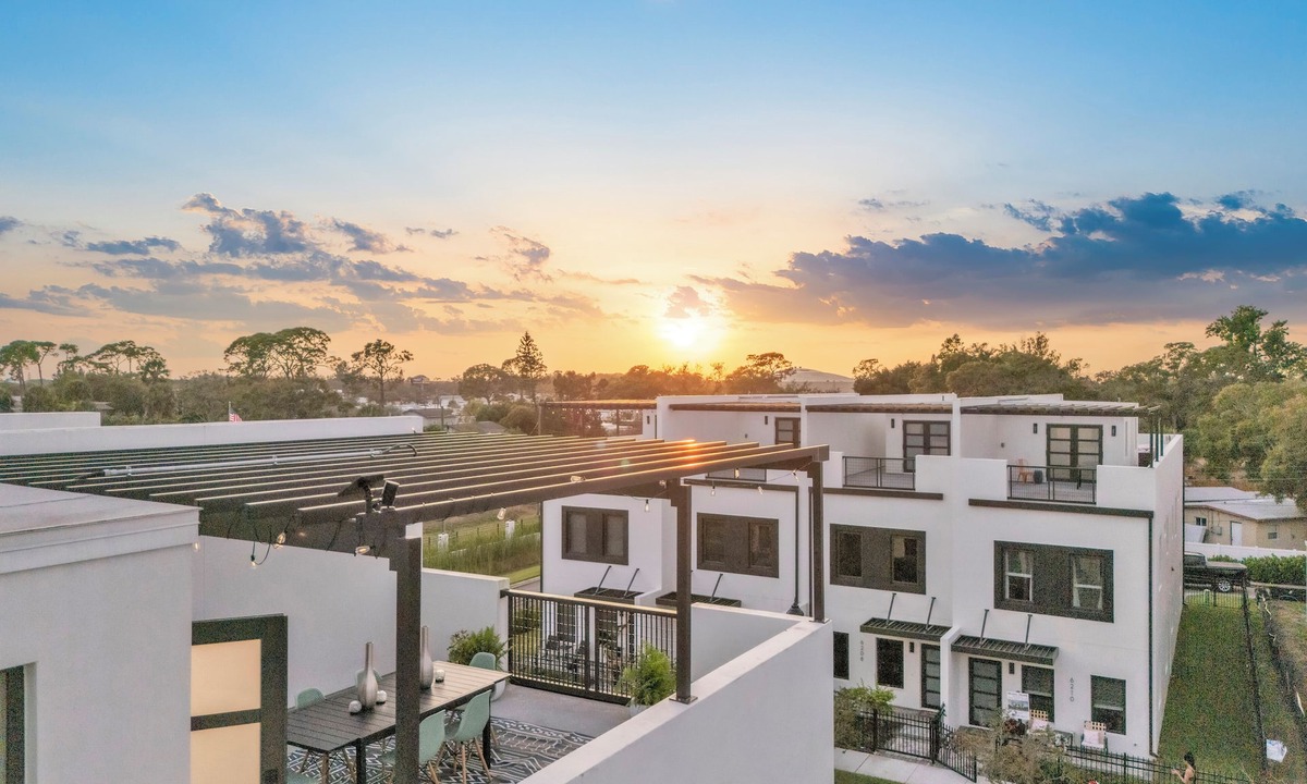 Pinellas Park House | Luxury new construction town house, with roof top vibes, hot tub and pool