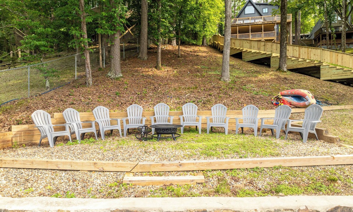 Rockwell House | Luxury Remodeled Lakeside house in a private cove on Lake Hamilton.