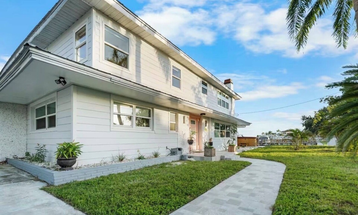 Ozona House | Marvelous 5BR house, Studio, Pool, Hottub, in sunny Palm Harbor
