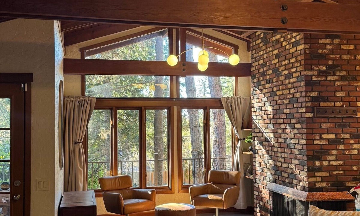 Beaverton House | Mid-Century Modern Beauty - Movie Theater, AC!