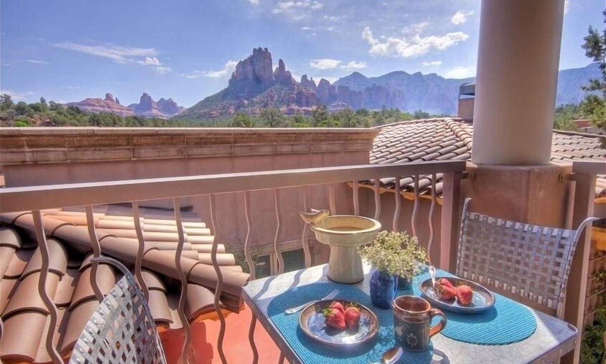 Sedona House | Million Dollar Views, Ensuite Jetted Tub For Two, Fireplace, Deck, Walk to All