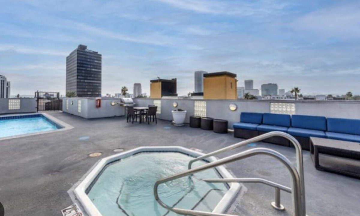 Miracle Mile Apartment | Modern 2 BR near Grove & LACMA