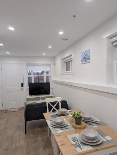 Renfrew-Collingwood House | Modern 2BR Suite Steps to SkyTrain