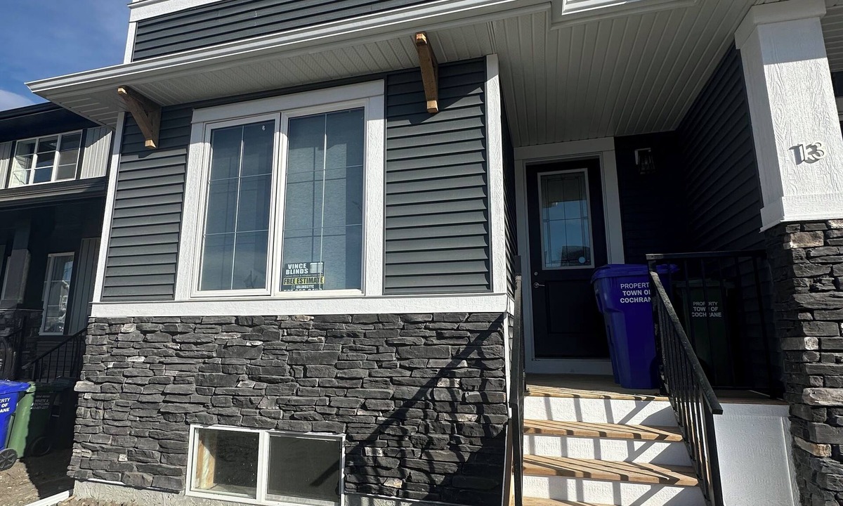 Cochrane House | Modern 3–4 bedroom duplex in the New South Bow Landing community of Cochrane AB