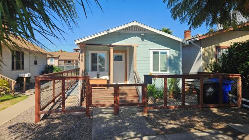 Logan Heights House | Modern Charming Steps From Downtown Family Friendly Gated Private Driveway Parking Conventions,Petco Park,Rady Shell, Gaslamp, Beaches, Zoo,Balboa Park