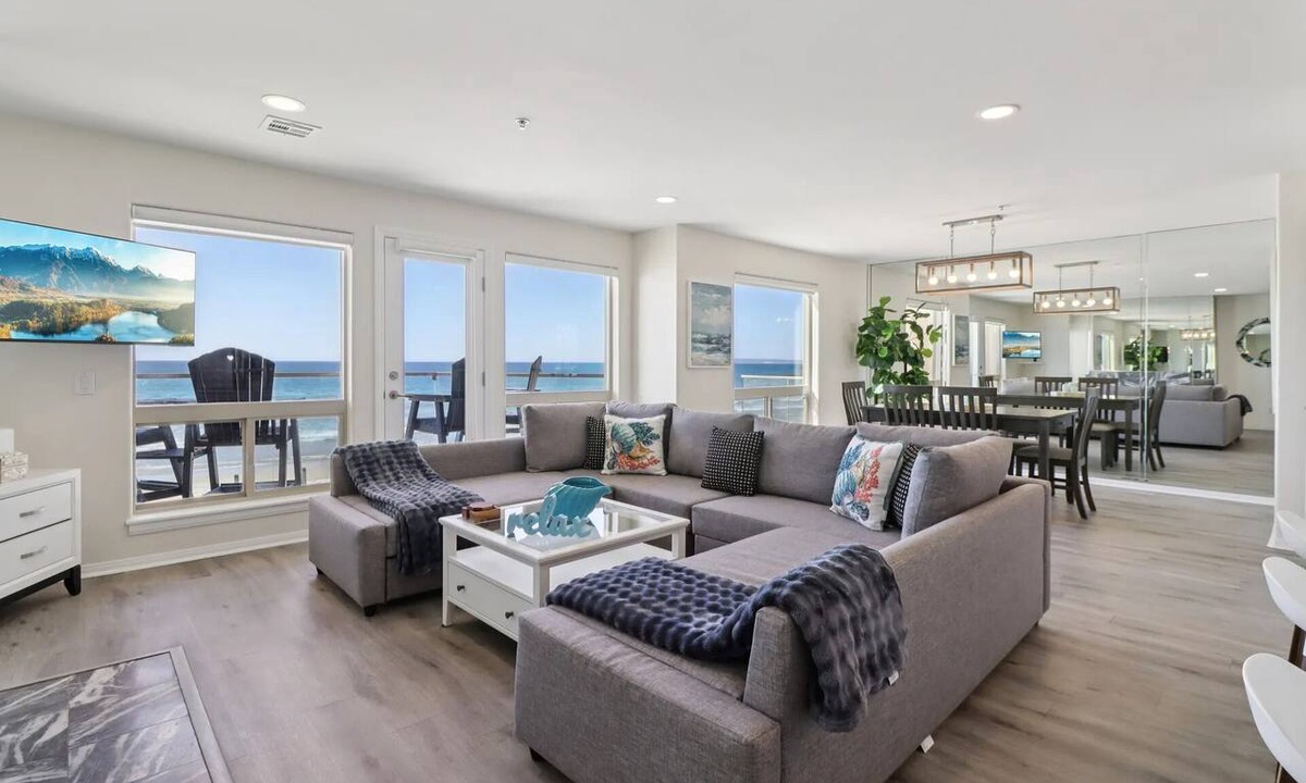 Imperial Beach Condo | Modern Coastal Escape with Breathtaking Ocean View, Communal Pool and Barbecue