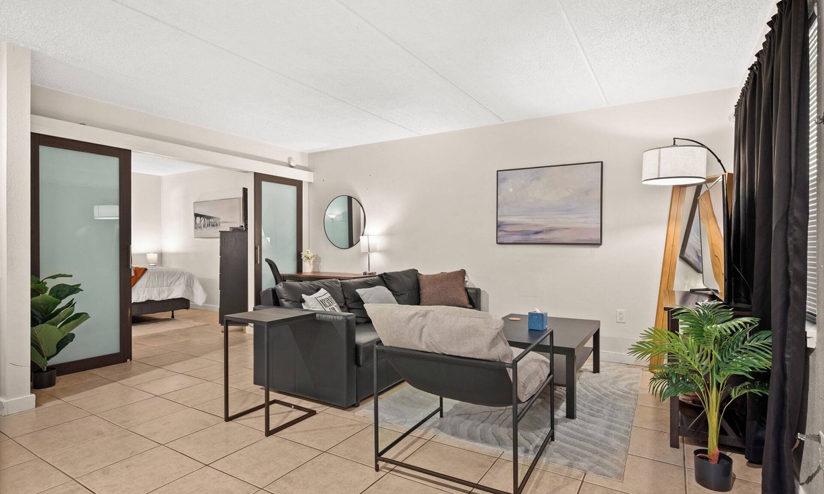 Oakford Park Apartment | Modern Condo, Fire Pit,Near Bucs Stadium, Downtown & TPA Airport