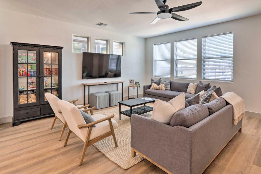 Flagstaff House | Modern Flagstaff Home Hot Tub, 3 Mi to Dtwn!