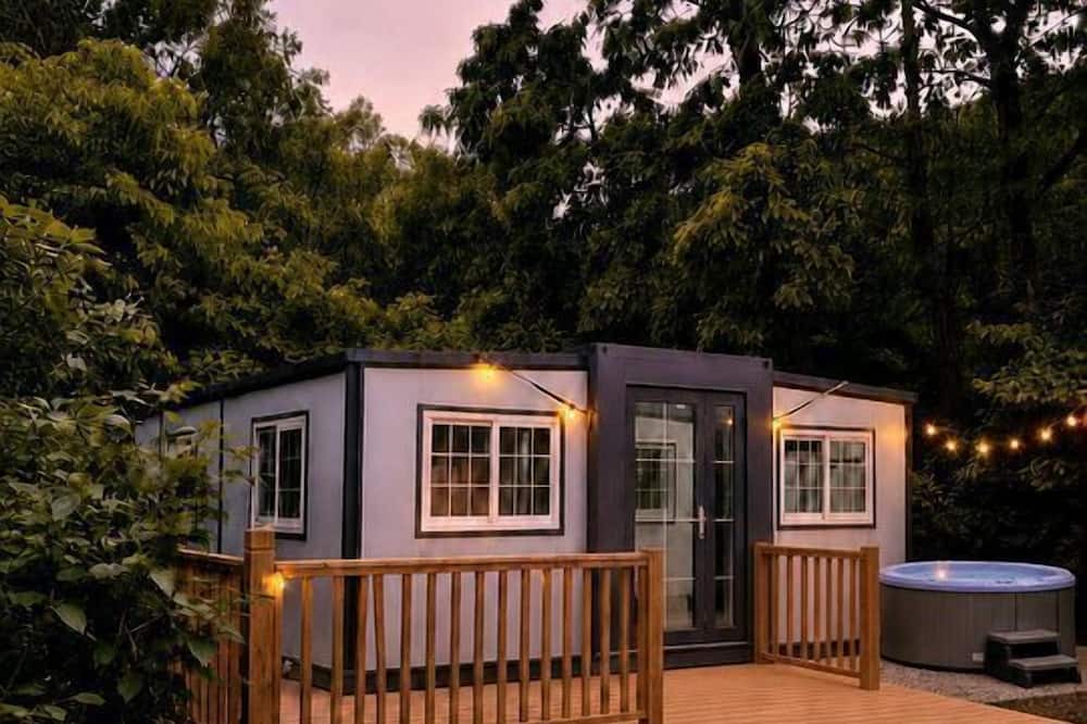 True Cabin | Modern Foldable Container Home with Mountain Views near Pipestem Resort, West Virginia