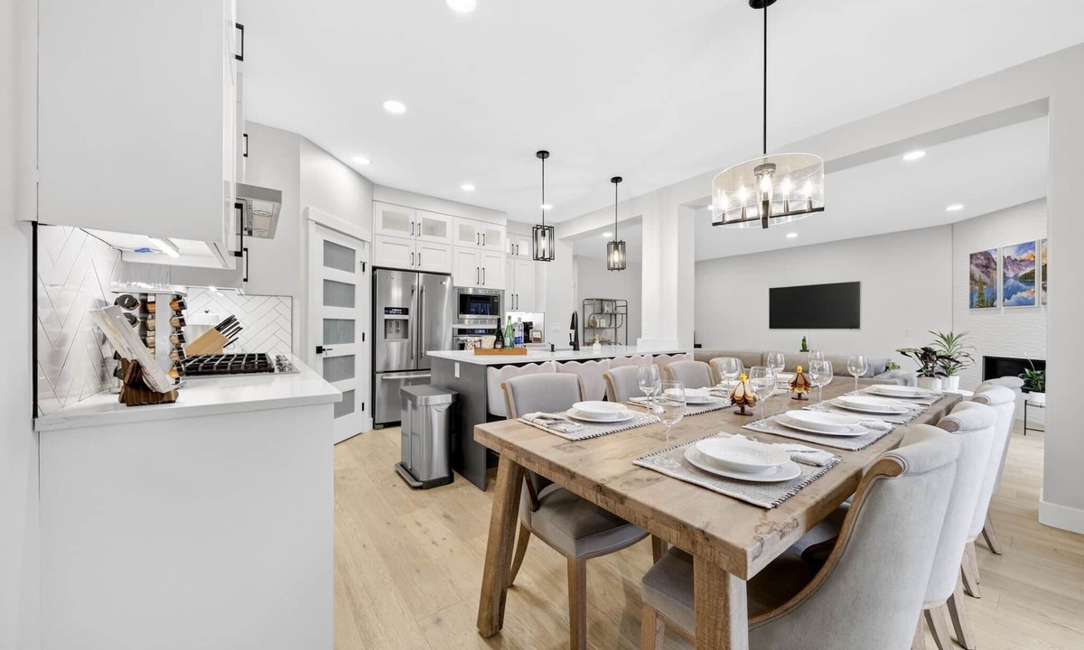 Panorama Hills House | Modern Luxury 6BR Home Sleeps12 12 mins Airport