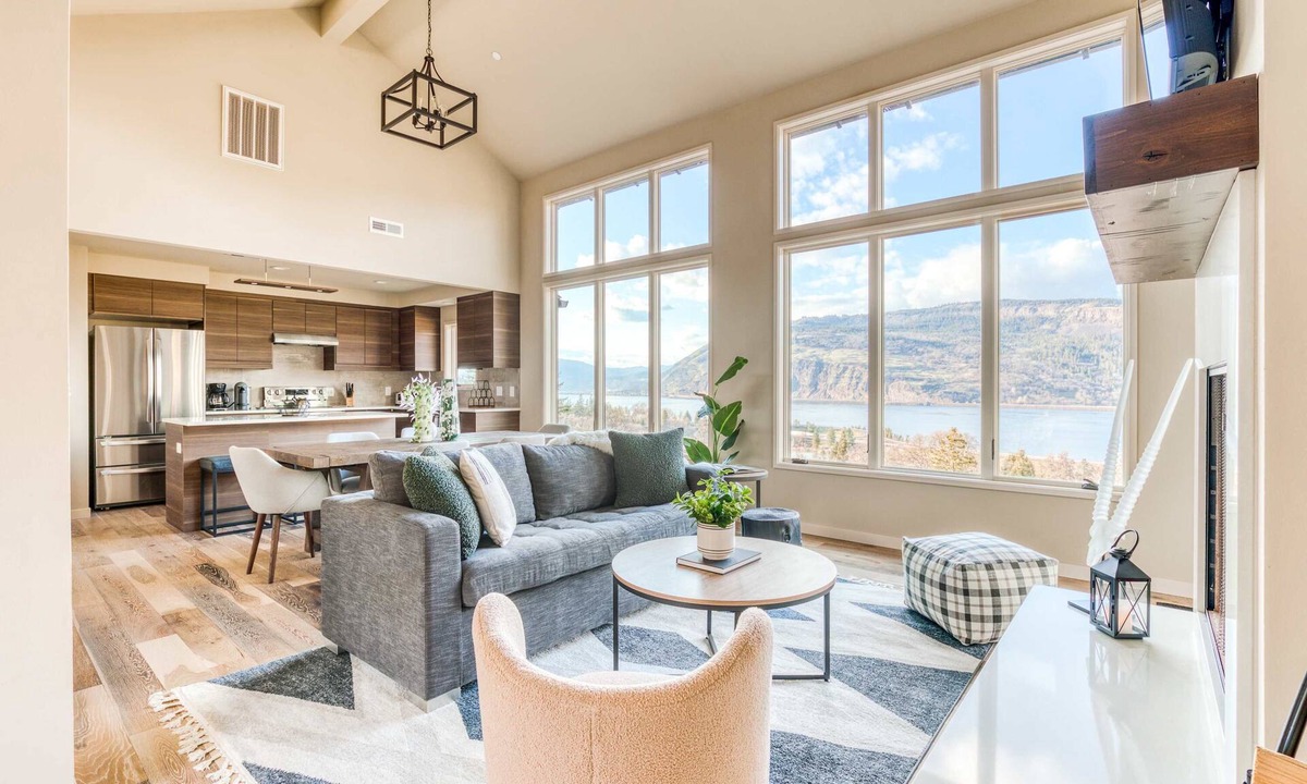 Mosier House | Modern mountain & river-view house with balcony, deck, gym, and WiFi