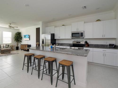 Wesley Chapel South House | Modern Oasis! 3BR Townhouse in a Lagoon Community