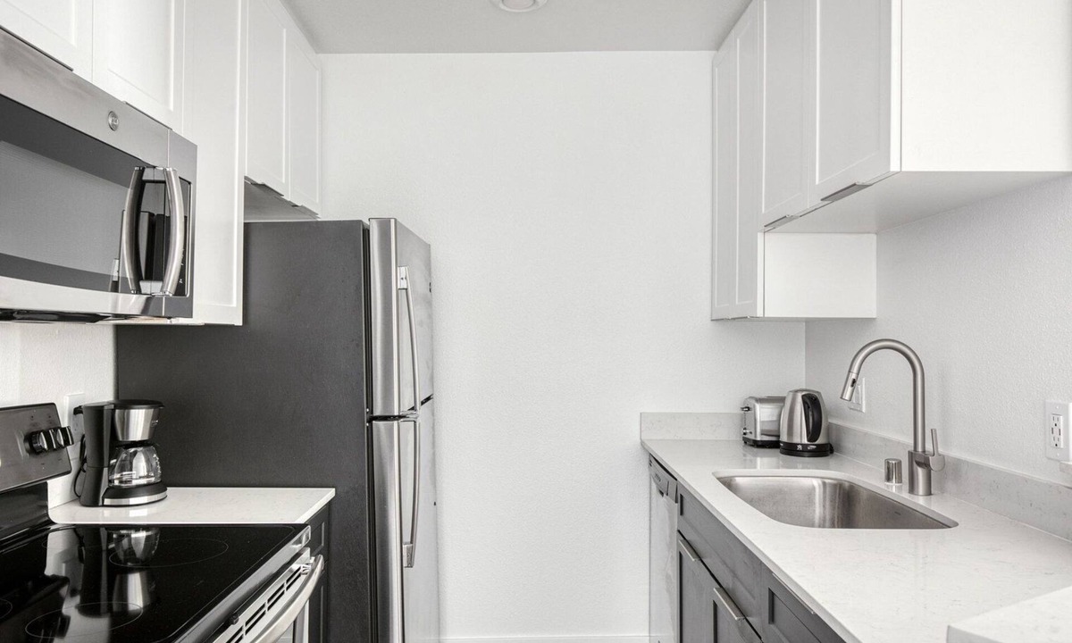 South Redondo Apartment | Modern Redondo Beach 1BR w/Pool, Gym & W/D, walk to Beach, by Blueground