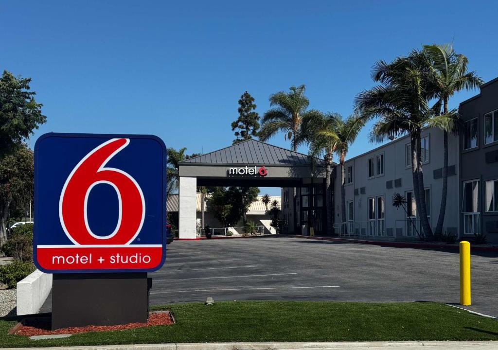 Harbor Hotel | Motel 6-Carson, CA