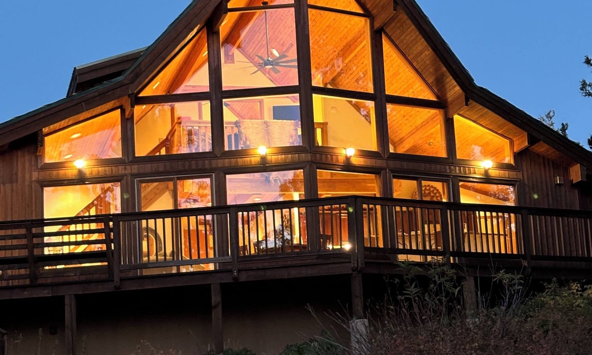 Holman Cabin | Mountain Top 4-bedroom Lodge near Angel Fire with WiFi