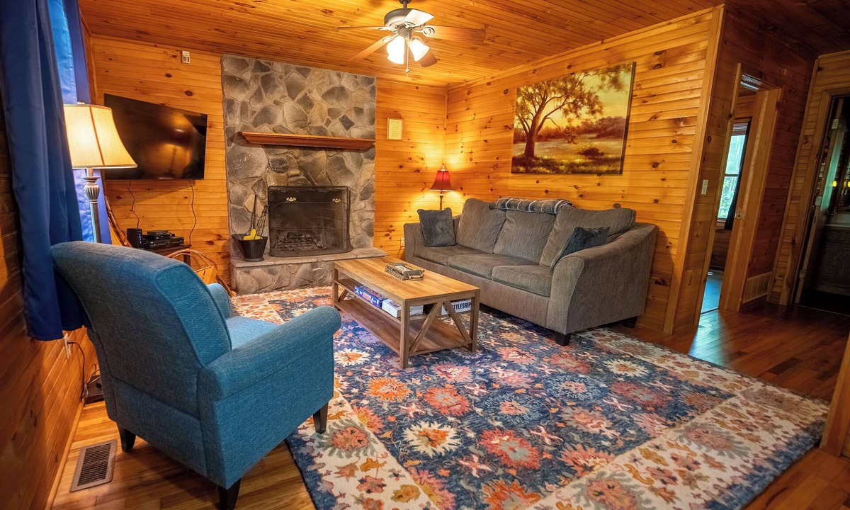 Hico Cabin | Mountaineer Cabin 1 - Hot Tub & Fireplace close to New River Gorge National Park
