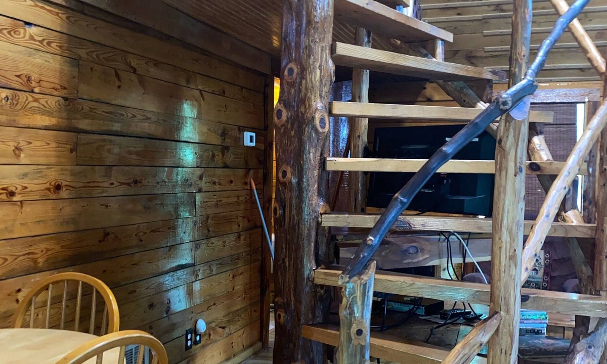 Slade Cabin | Mt Hideaway is in the heart of Red River Gorge & Natural Bridge.