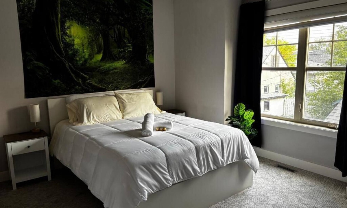 Sunalta House | Nature Home near Downtown and 17th Av