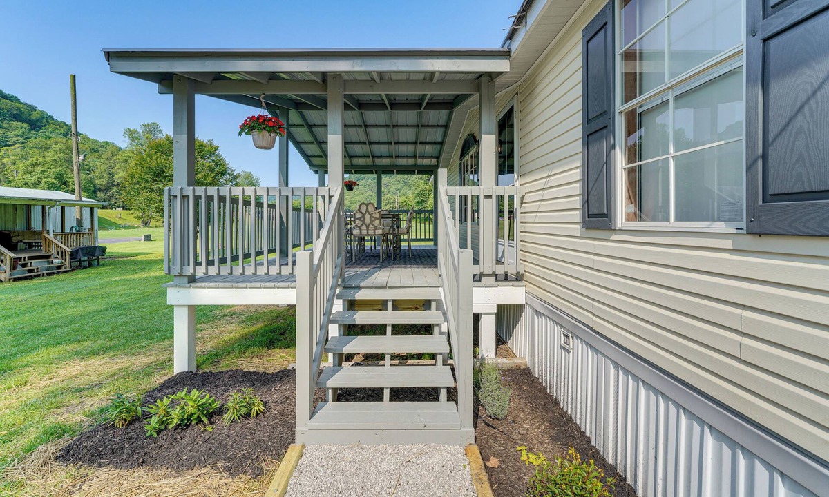 Belle Cottage | Near Kanawha River & ATV Trails: Home w/Deck!