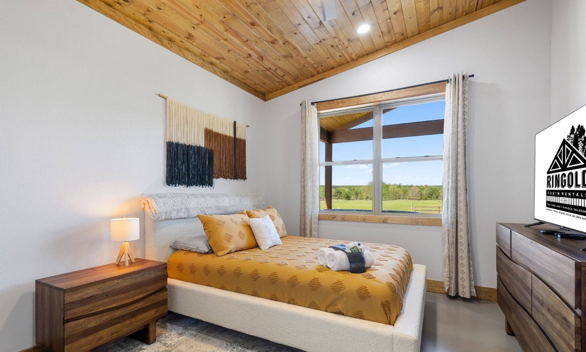 Rufe Cabin | NEW LISTING Rustic meets modern, secluded and quiet, private pond for fishing