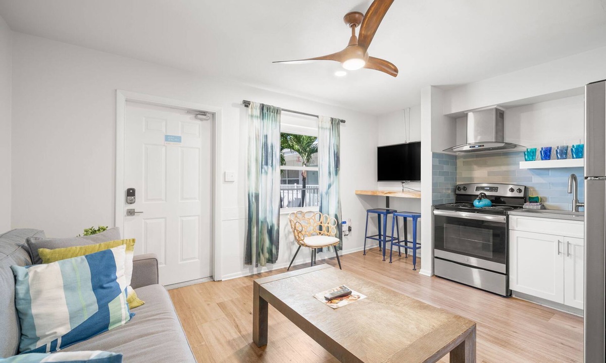 Bay Esplanade Apartment | New! Modern King Suite Steps to the Beach!