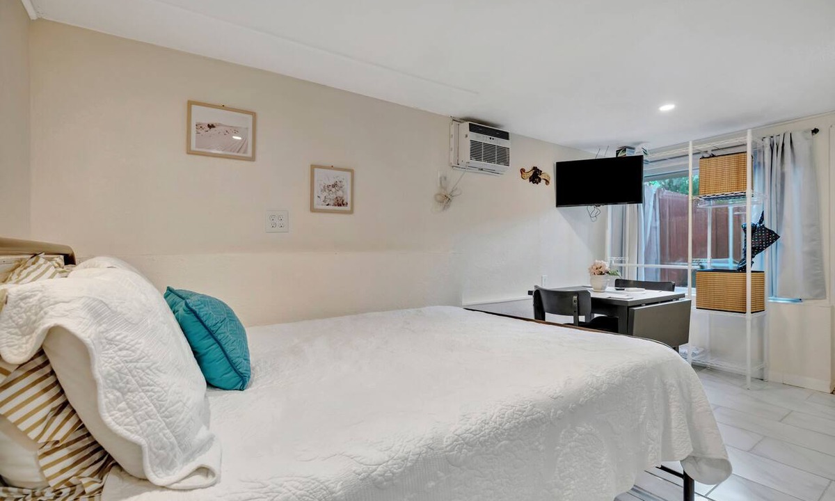 Temple Crest Apartment | New studio in fantastic tampa close to bush garden, USF, Moffitt Hospital!
